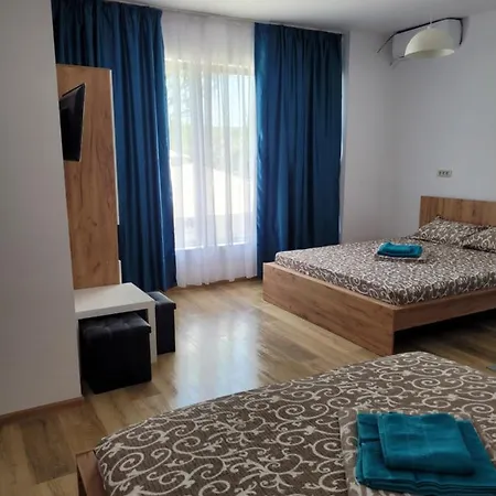 Πανσιόν Ayra *
